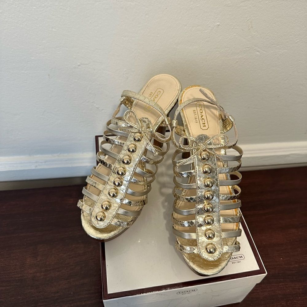 Coach Women’s platform heel leather sandal in gold size 7 - Picture 12 of 14